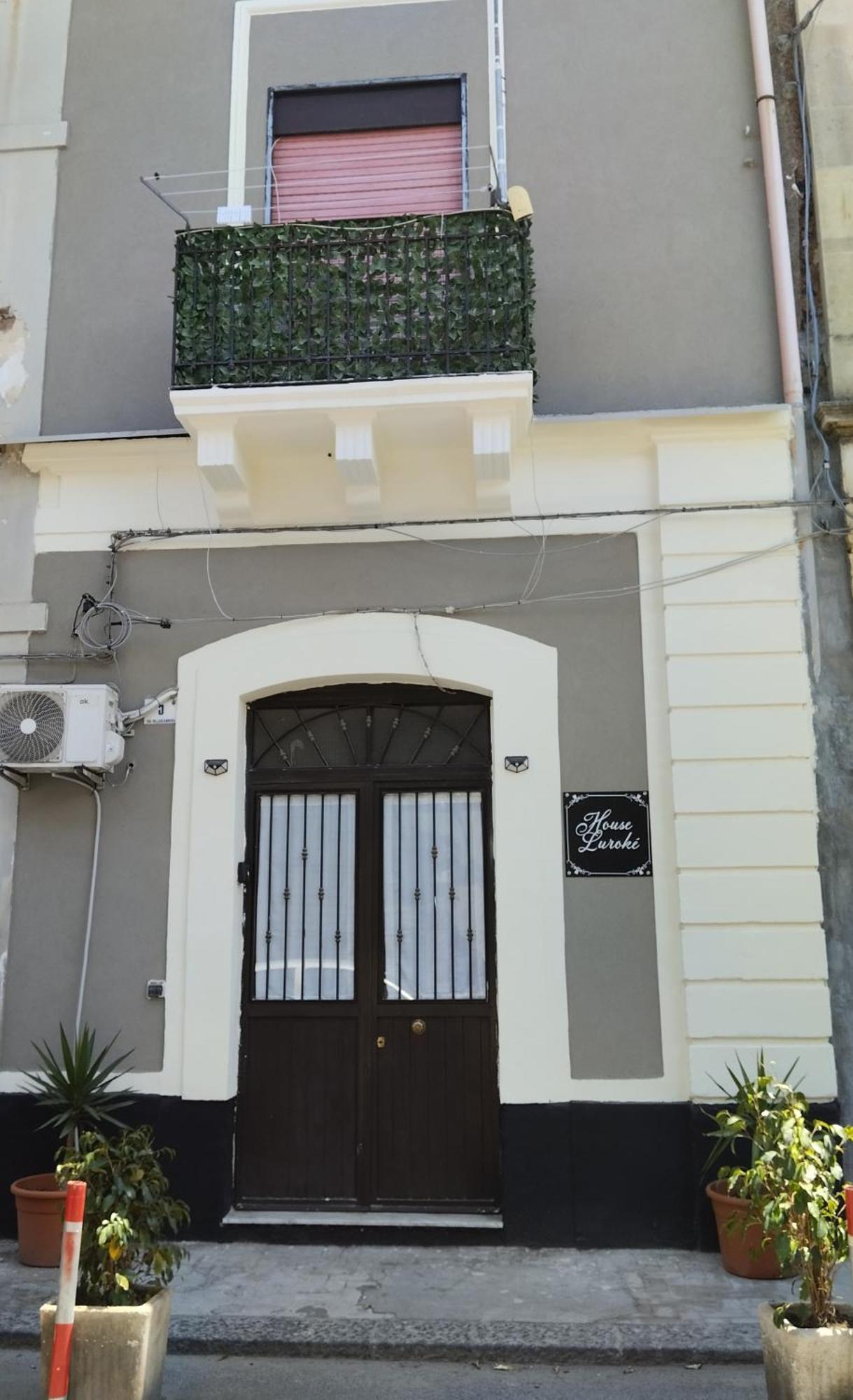 House Luroke Apartment *